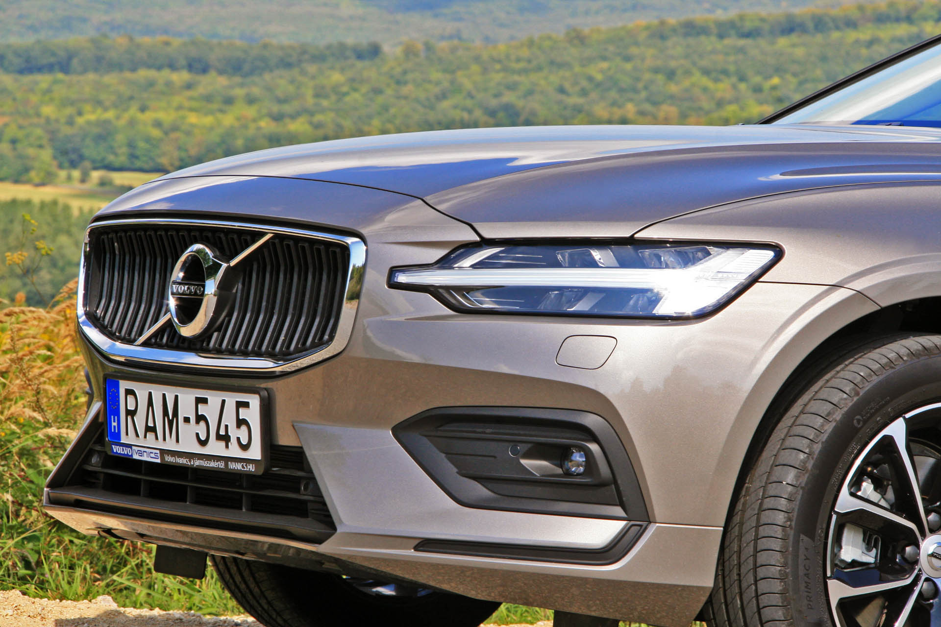 volvov60d4momentum2018i