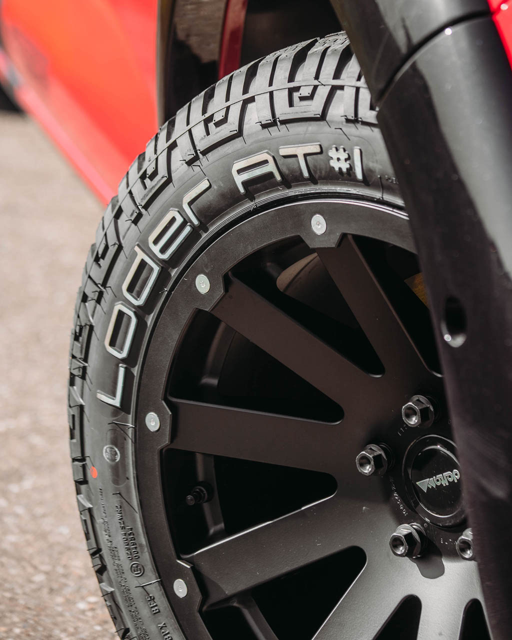 delta4x4 VW Multivan Loder Tyre Closeup