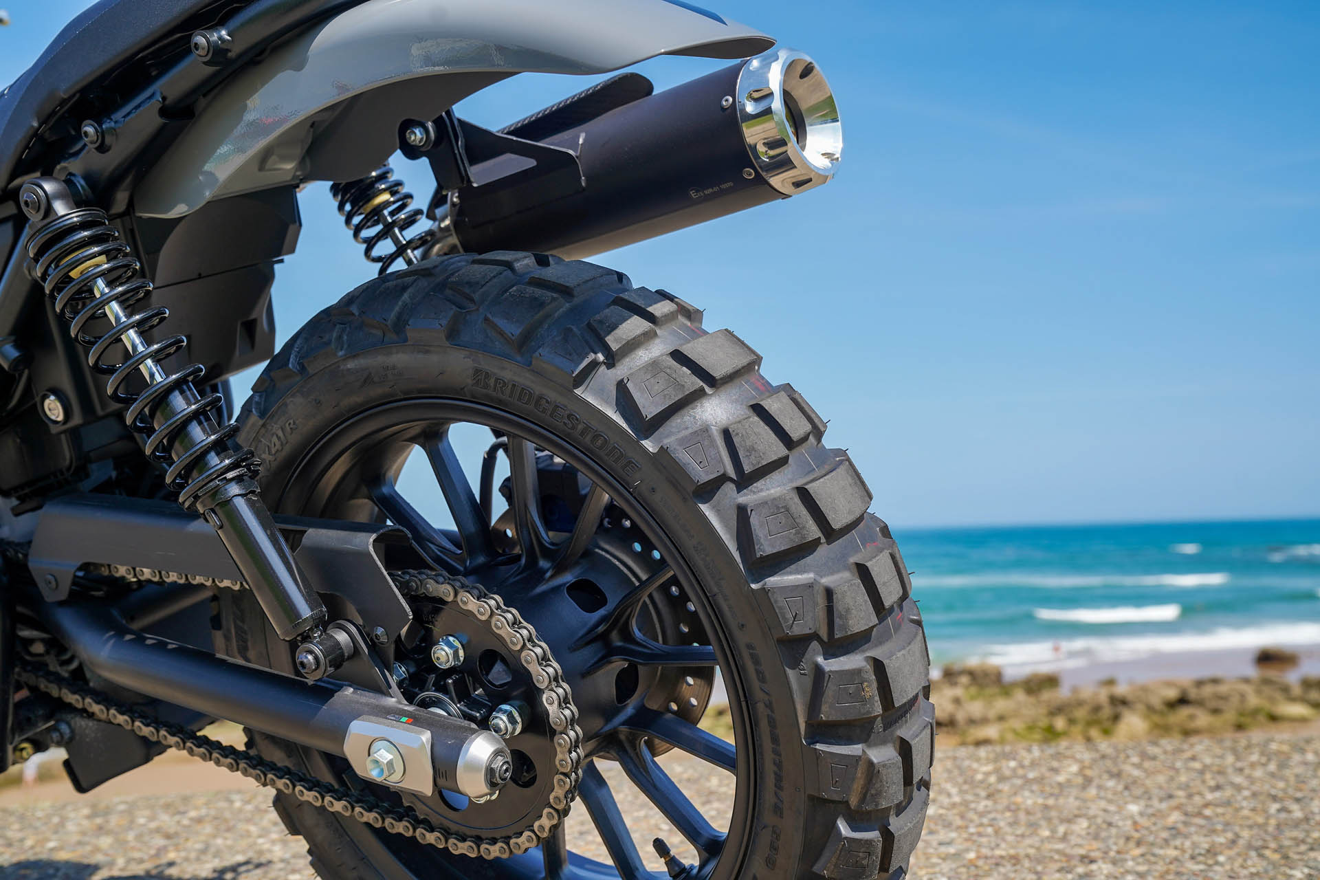 478797 Wheels and Waves - Moonground