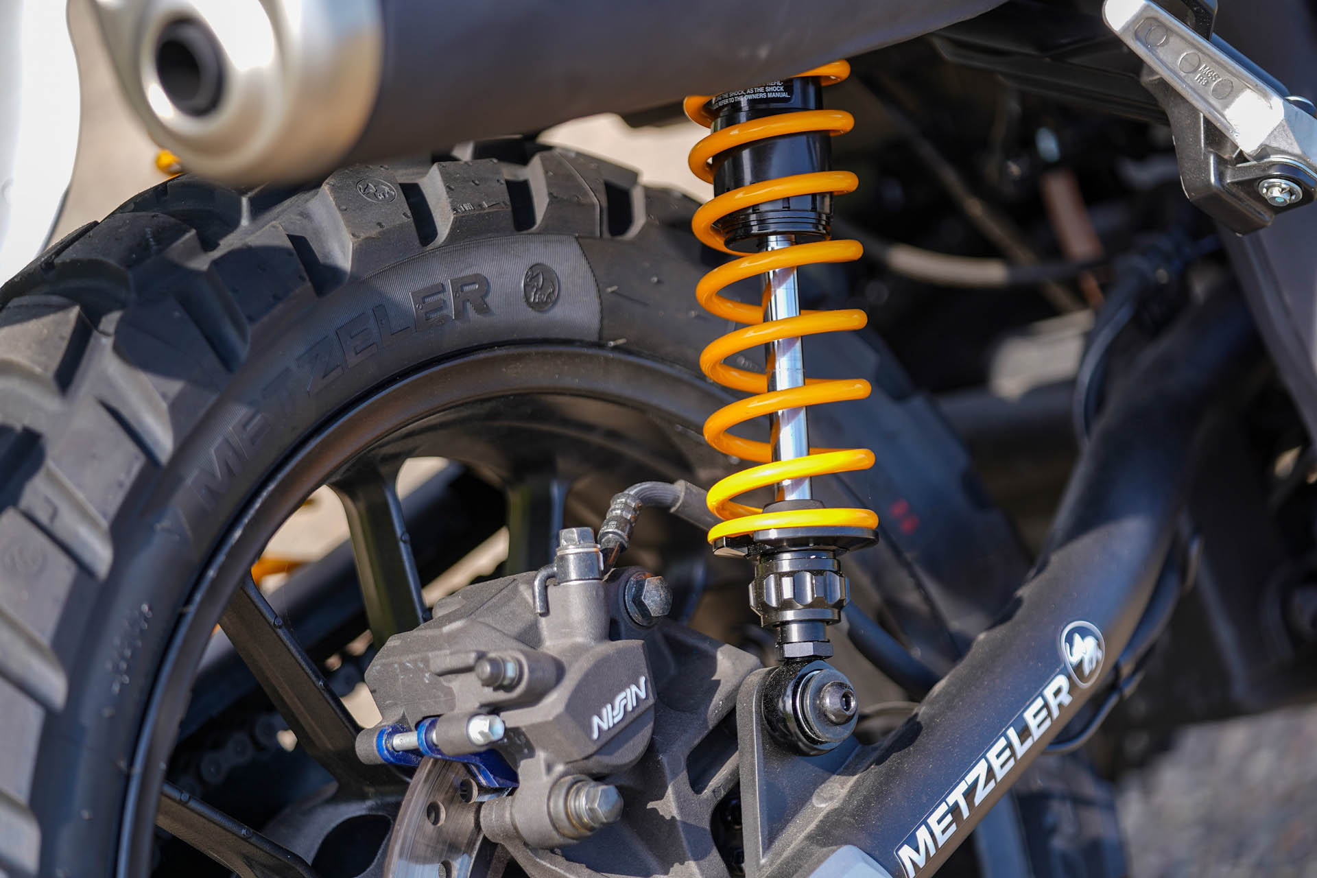 478836 Wheels and Waves - Sterrato